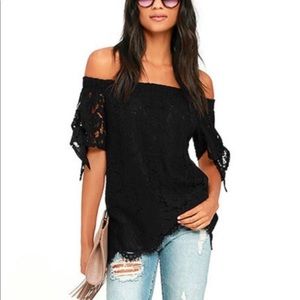 NWT Lulu’s black lace off the shoulder